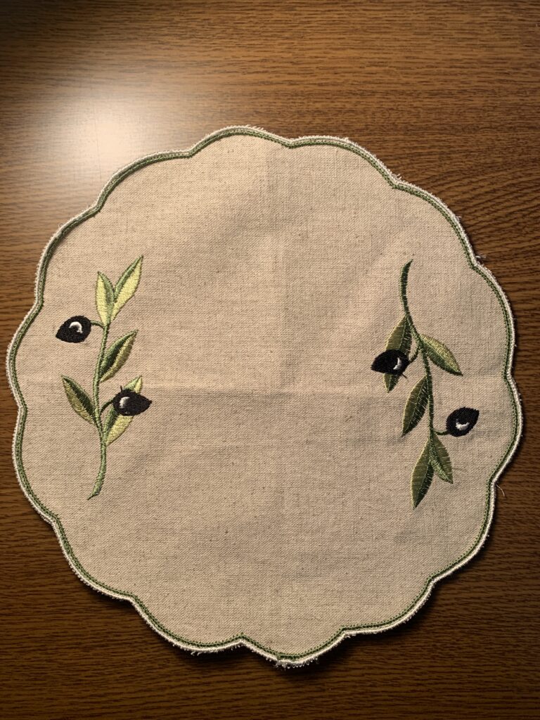 刺繍の花瓶敷